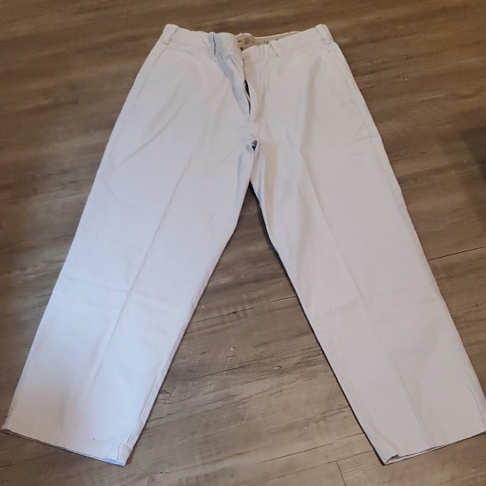 Izod Men's Light Khaki Chinos